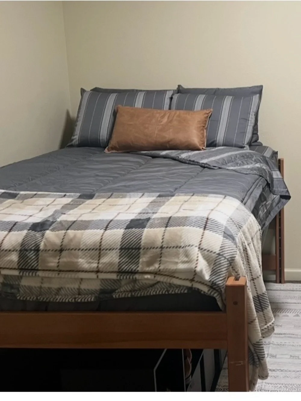 Reese’s Gray and White Beddy’s Zippered Bedding